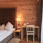 卡普轮奈霍夫酒店 4*